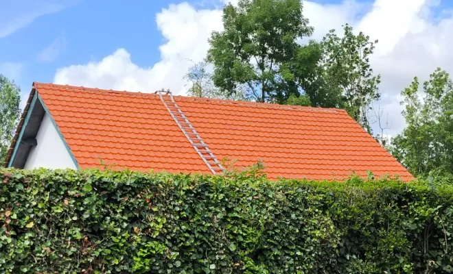 Traitement de toiture par un professionnel à Amiens